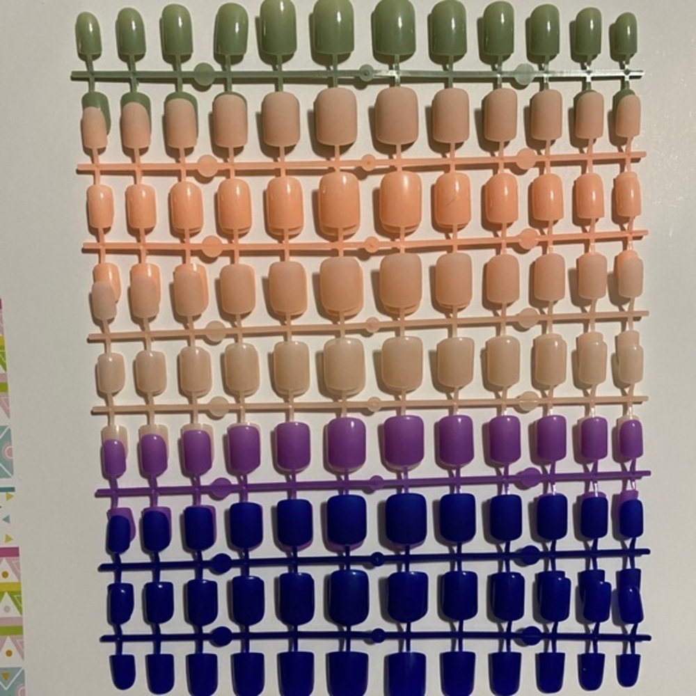 Press on nails